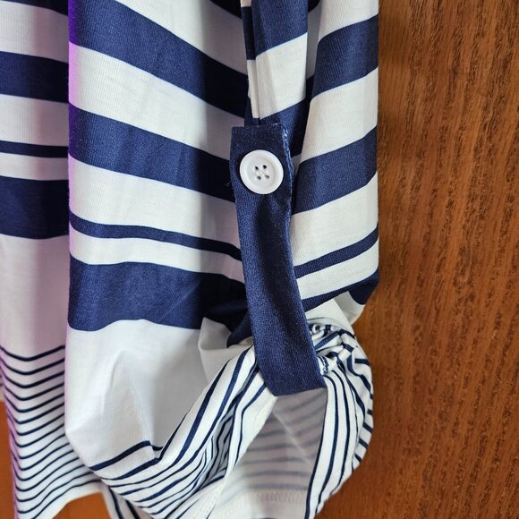 NWT Bloomchic 26W Striped Stretchy Tee BLUE/WHITE Side Button Detailing - Picture 4 of 11